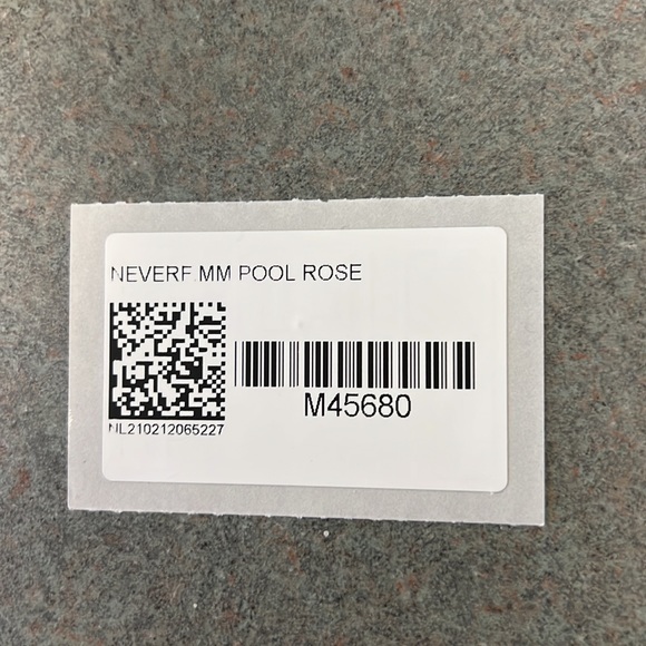 Louis Vuitton by the pool Neverfull pouch **1 day sale** - Picture 6 of 6